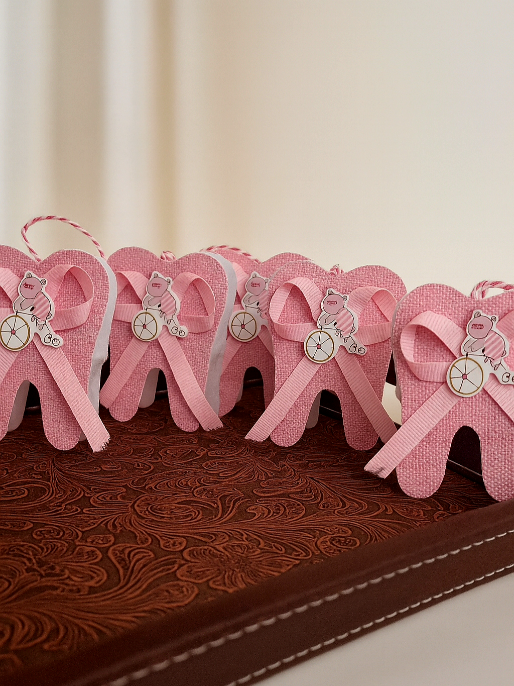 Pink Tooth-Shaped Baby Girl Favor with Bow & Teddy Bear Design Tray