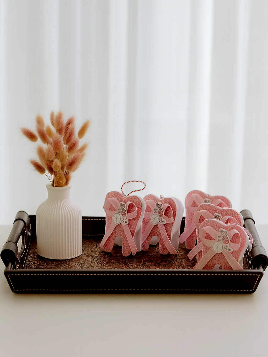 Pink Tooth-Shaped Baby Girl Favor with Bow & Teddy Bear Design Tray